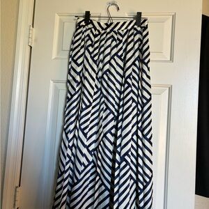 Evan Picone Navy and White Geometric Maxi Skirt